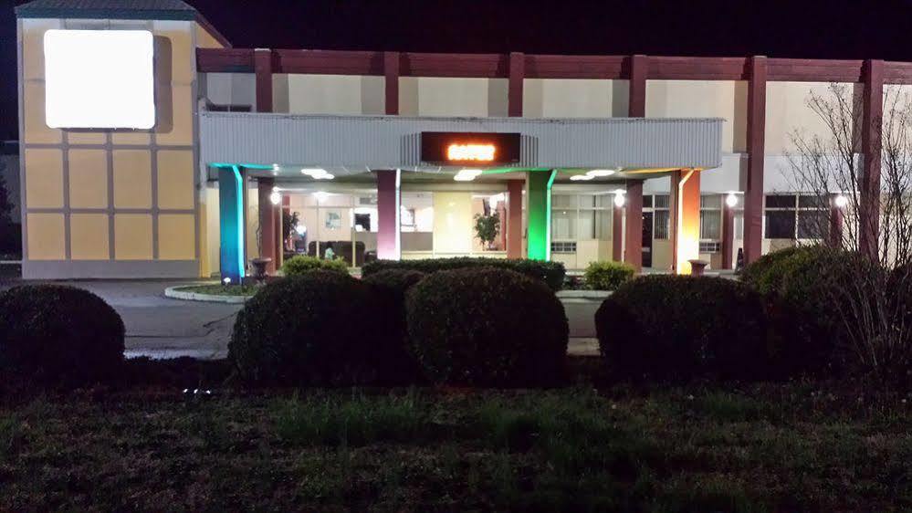 Super 8 By Wyndham Goldsboro Motel Luaran gambar