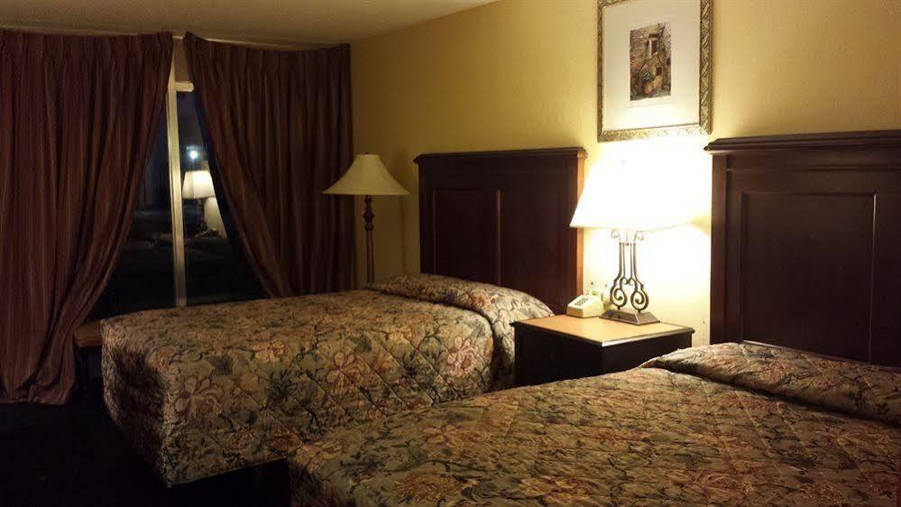 Super 8 By Wyndham Goldsboro Motel Luaran gambar