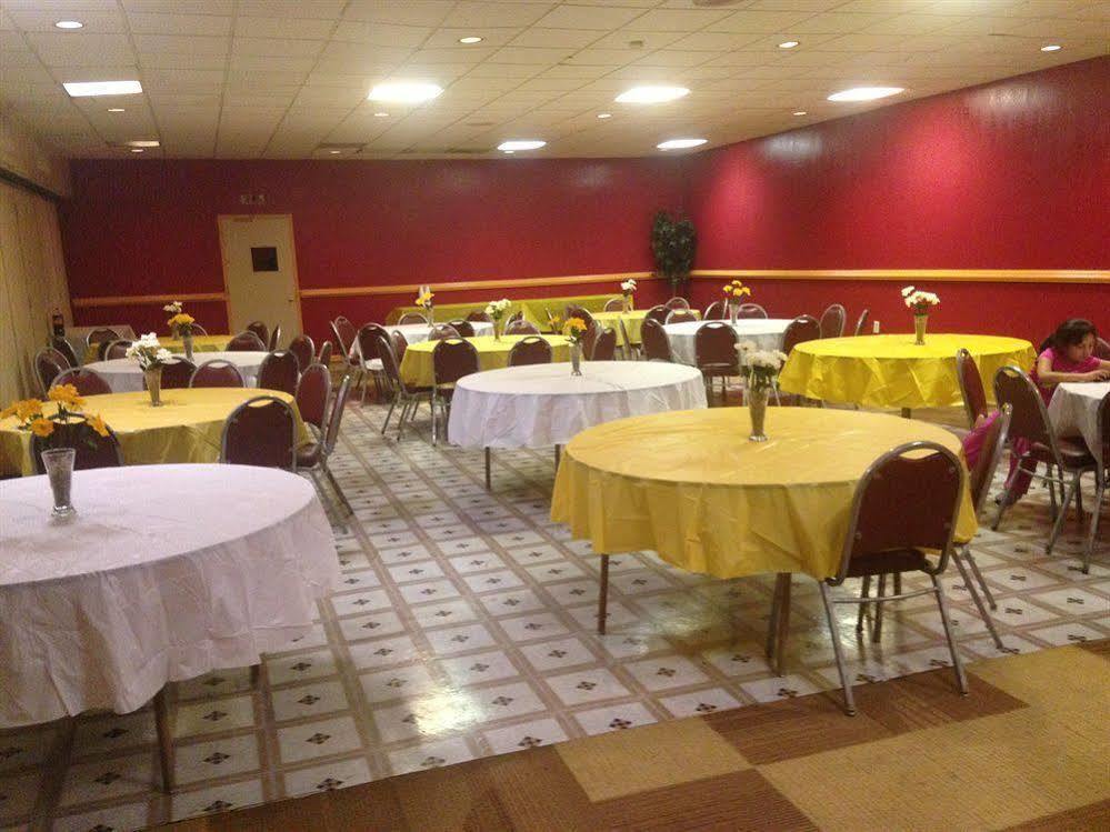 Super 8 By Wyndham Goldsboro Motel Luaran gambar