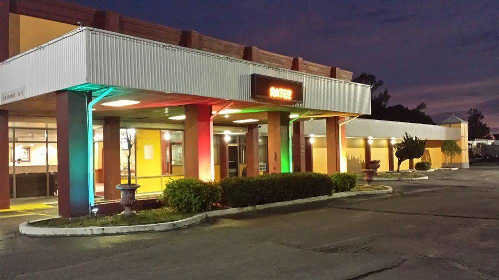 Super 8 By Wyndham Goldsboro Motel Luaran gambar