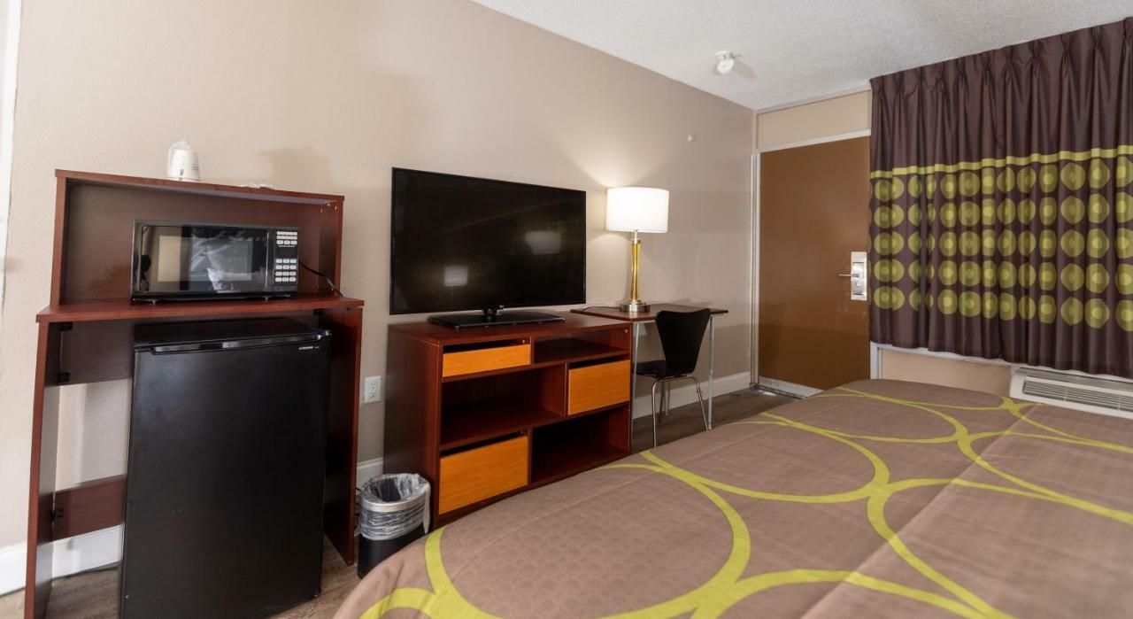 Super 8 By Wyndham Goldsboro Motel Luaran gambar