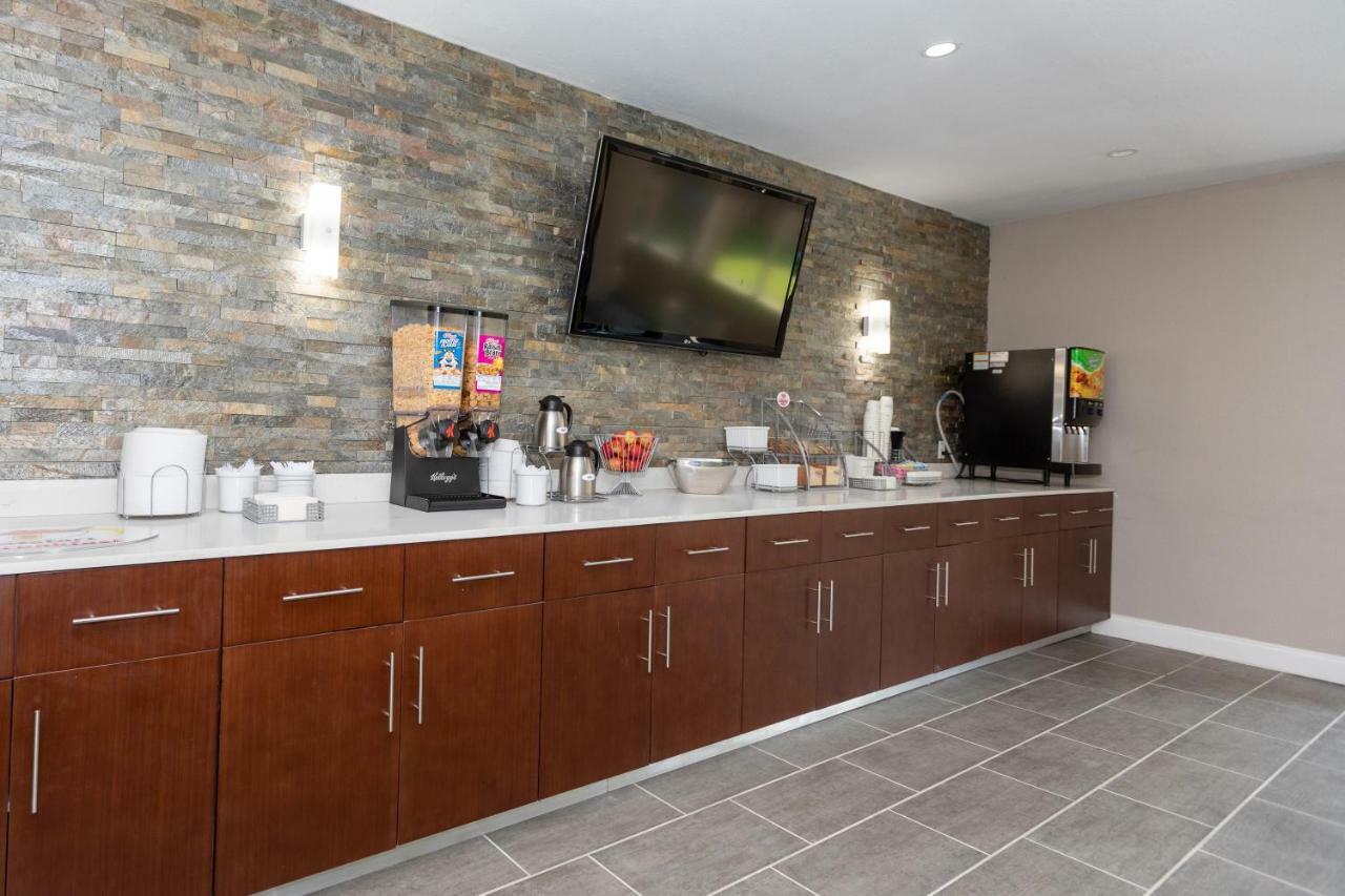 Super 8 By Wyndham Goldsboro Motel Luaran gambar