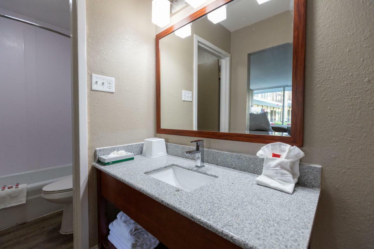 Super 8 By Wyndham Goldsboro Motel Luaran gambar