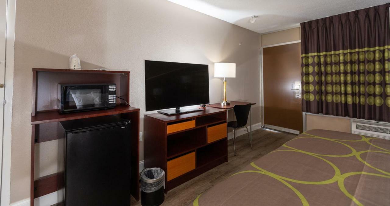 Super 8 By Wyndham Goldsboro Motel Luaran gambar